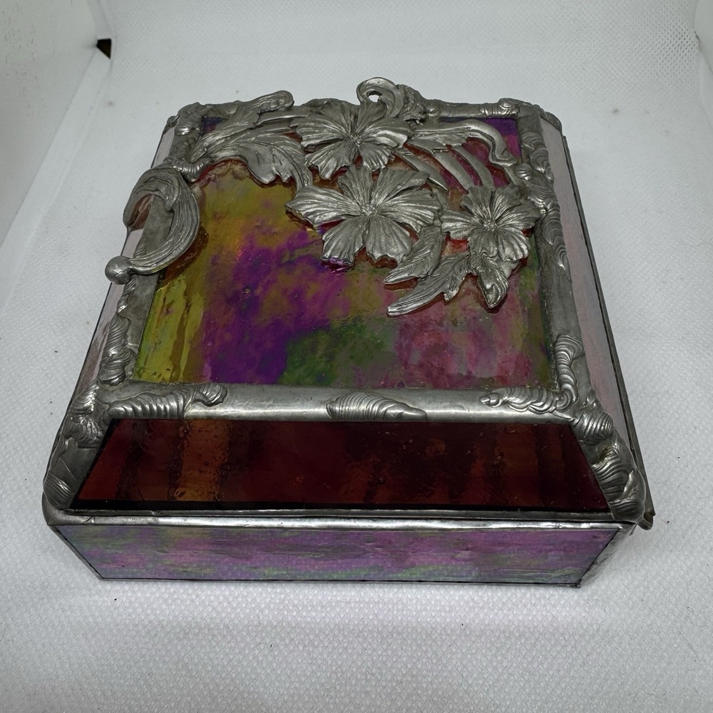 Vintage Iridescent Leaded Stained Glass Trinket/‎ Jewelry Box Pewter? Flowers